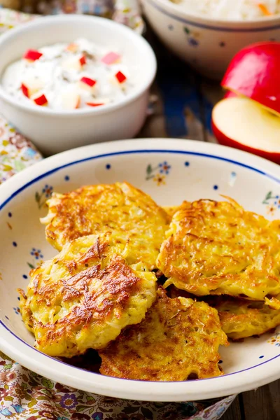 Potatis fritters med keso — Stockfoto