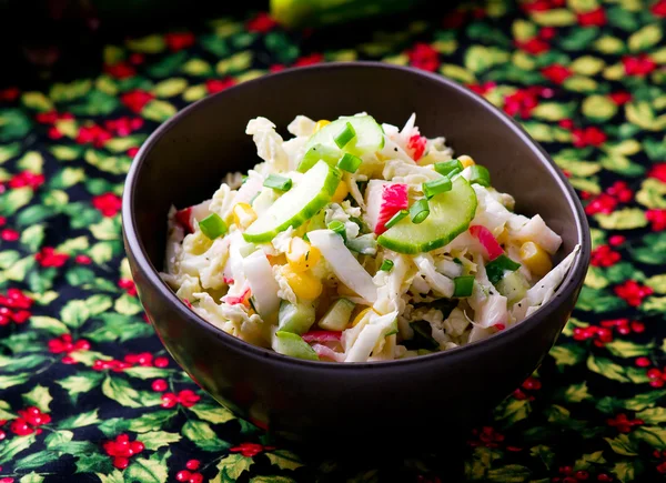 Palitos de cangrejo y ensalada de mayonesa. enfoque selectivo —  Fotos de Stock