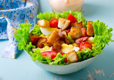 Cobb Salata sosu ile.