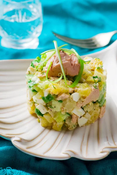 Ensalada con hígado de bacalao —  Fotos de Stock