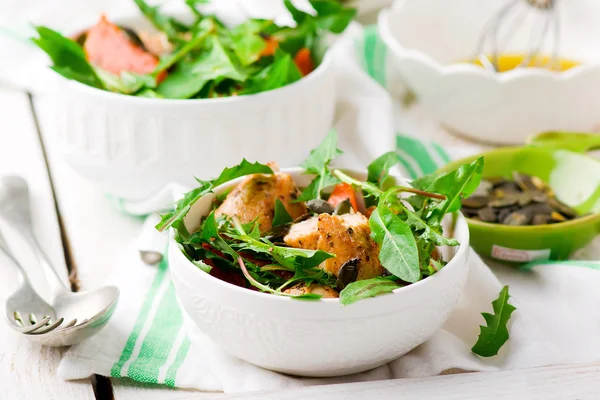 Salada de frango e abóbora — Fotografia de Stock