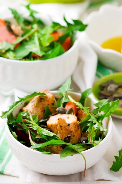 Salada de frango e abóbora — Fotografia de Stock