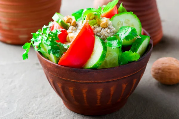 Salada de molho de noz vegetal. Cozinha georgiana . — Fotografia de Stock