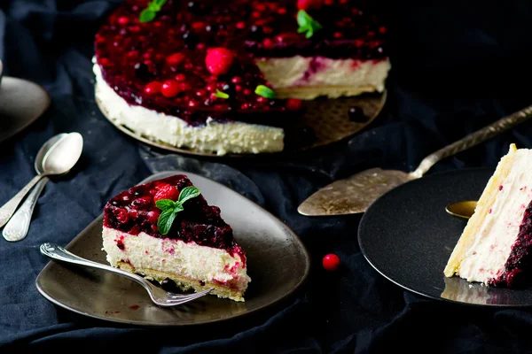 Slice of a tart with fresh berries. — Stock Photo, Image