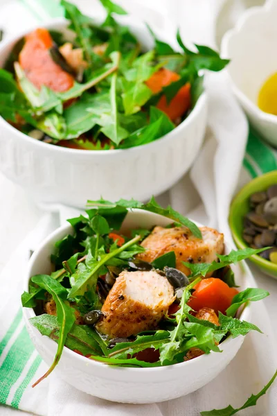 Salada de frango e abóbora — Fotografia de Stock