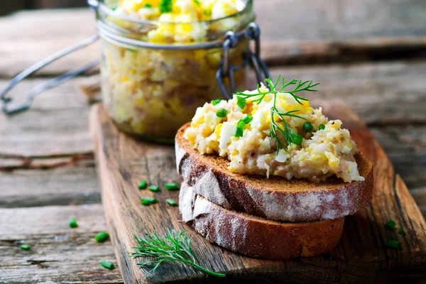 Forshmak from a herring on rye bread — Stock Photo, Image