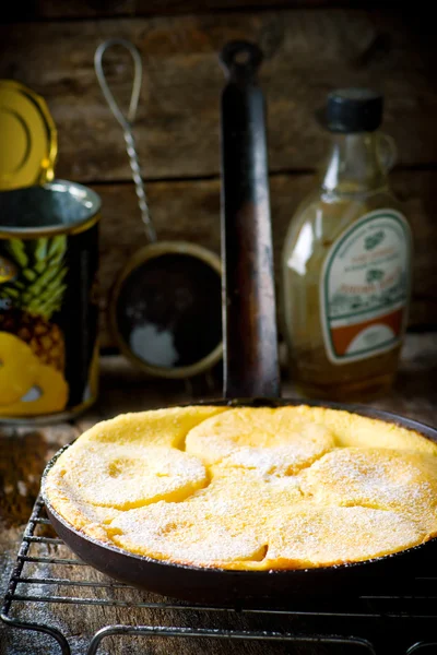 Clafoutis med ananas stil rustik — Stockfoto