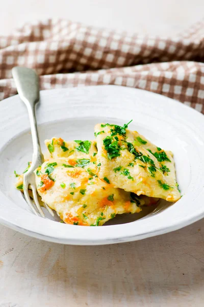 Pumpa ravioli i en skål — Stockfoto