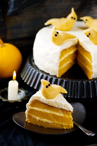Pumpkin cake for Halloween — Stock Photo, Image