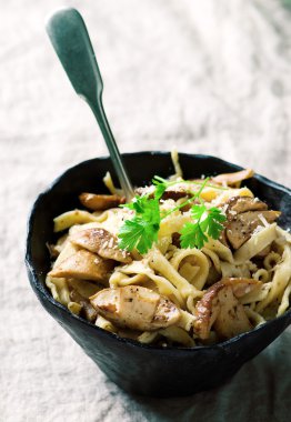 makarna cepe ve krem sos ile