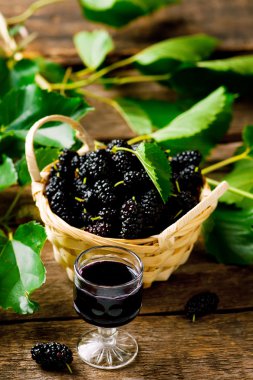 malberry bir bardak likör