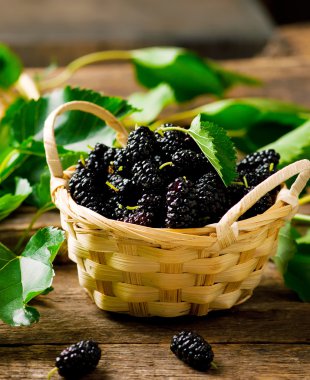 organik bir dut çilek 