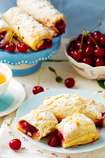 Pies from puff pastry with cherry — Stock Photo, Image