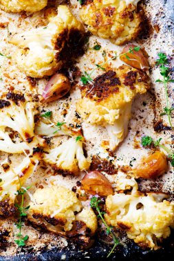 sarımsak ile pişmiş karnabahar.