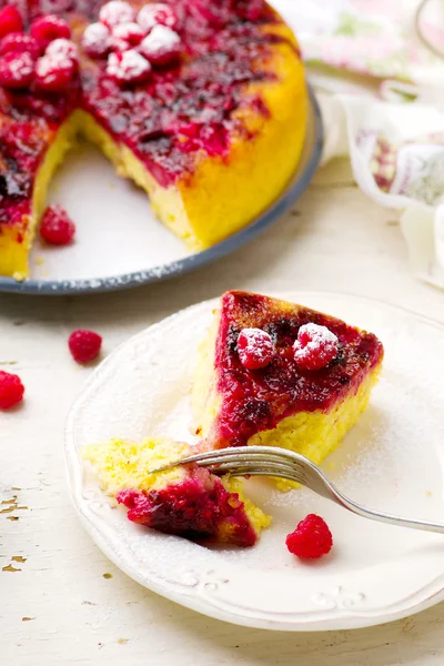 Ondersteboven raspberry cake — Stockfoto