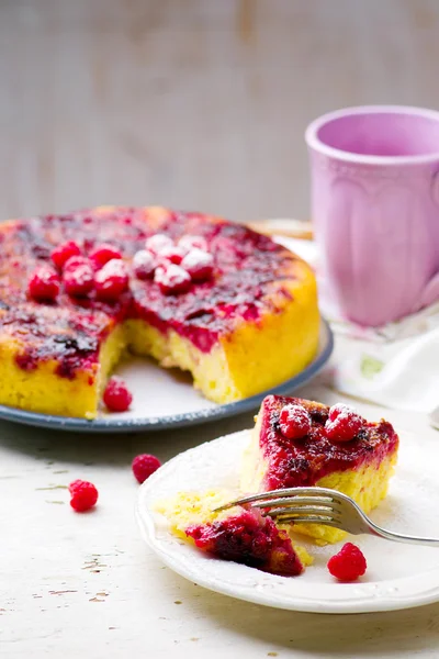 Baş aşağı ahududu cake — Stok fotoğraf