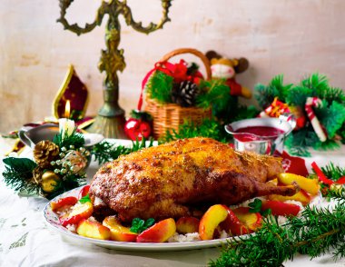 Elmalı ördek pişmiş Noel
