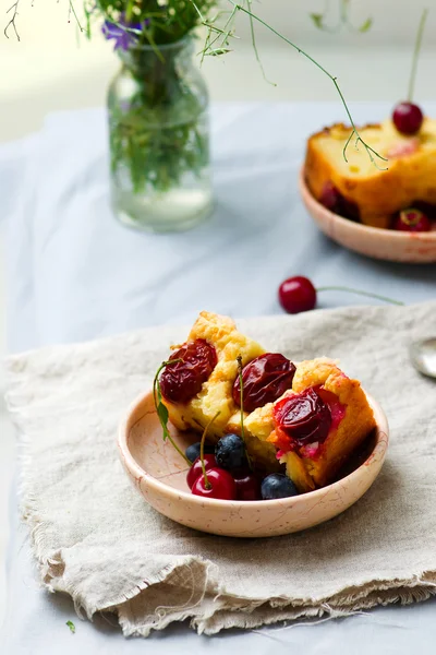 Zelfgemaakte plum cake — Stockfoto