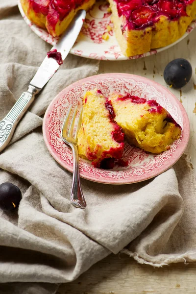 Upside down  plum cake — Stock Photo, Image