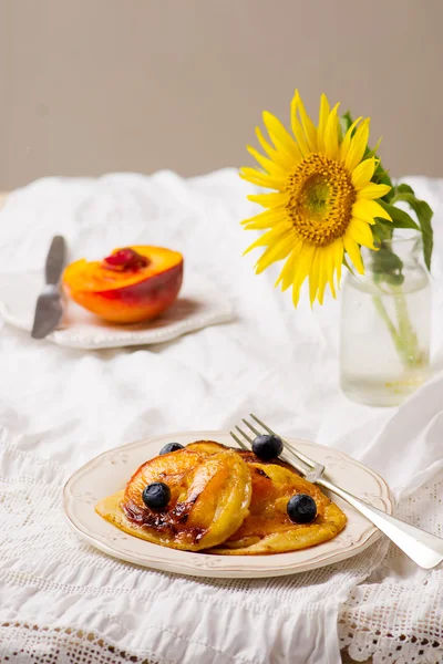 Tortitas de melocotón caramelizadas — Foto de Stock