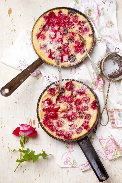 Kiraz ile Clafoutis. Stil. — Stok fotoğraf