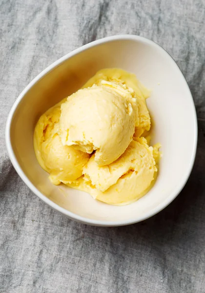 Homemade peach and sour cream   ice cream — Stock Photo, Image