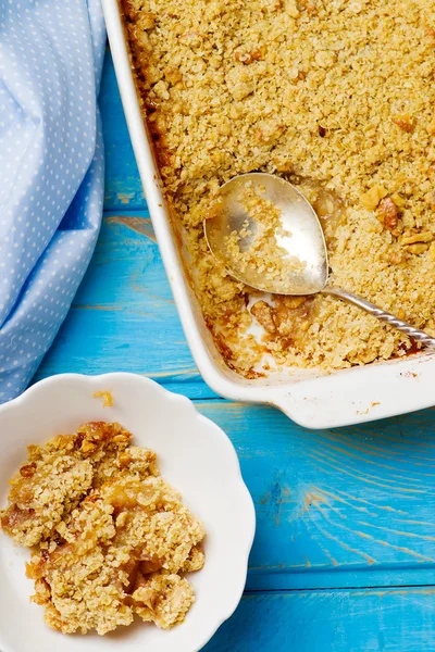 Apple cramble with oat flakes — Stock Photo, Image