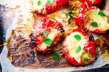 biber dolması beyaz peynir 