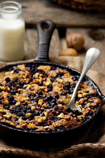 Baked Oatmeal in a pig-iron frying pan — Stock Photo, Image