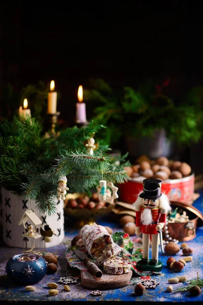 Χριστουγεννιάτικο Σαλάμι Σοκολάτας Χριστουγεννιάτικο Ρουστίκ Φόντο Ρουστίκ Στυλ Επιλεκτική Εστίαση — Φωτογραφία Αρχείου