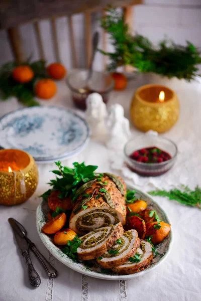 Porchetta Turquie Avec Clémentines Caramélisées Sur Fond Hristmas Style Rustic — Photo