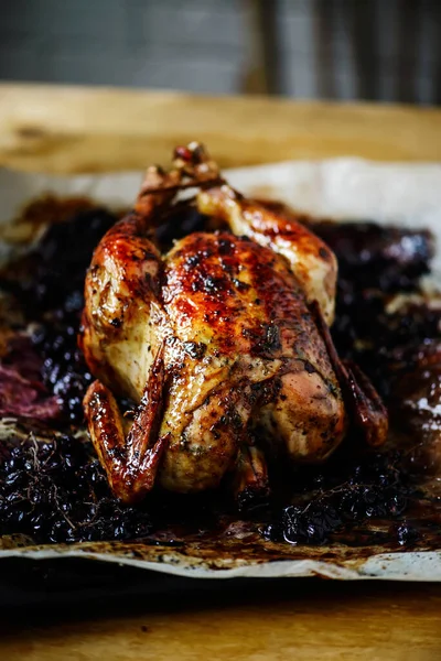 Ch00Ffff Roast Chicken Persimmons Sage Style Rustic Selective Focus — 스톡 사진