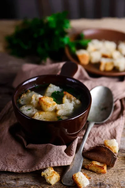 Kippenbouillon Met Croutons Style Rustic Selectieve Focus — Stockfoto