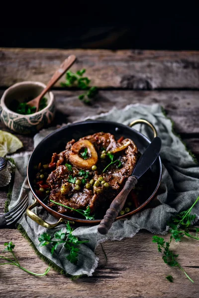 Telecí Ossobucco Zelenou Hruškou Selektivní Focus Style Rustikální — Stock fotografie