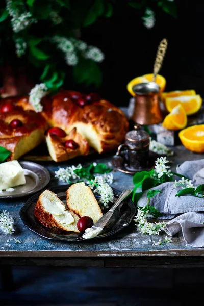 Grecki Chleb Wielkanocny Tsoureki Tradycyjne Wielkanocne Wypieki Ukierunkowanie Selektywne — Zdjęcie stockowe