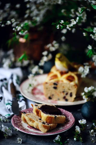 Hot Cross Bun Loaf Traditional Easter Pastries Selective Focus — Stock Photo, Image