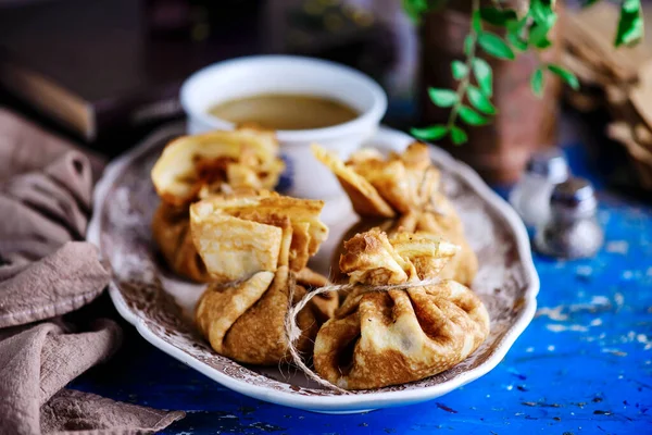 Blinis Com Força Meat Style Rústico Foco Seletivo — Fotografia de Stock