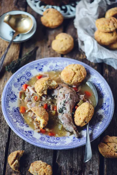 Kaninstuvning Med Svartpeppar Dumpling Style Rustic Selective Fokus — Stockfoto