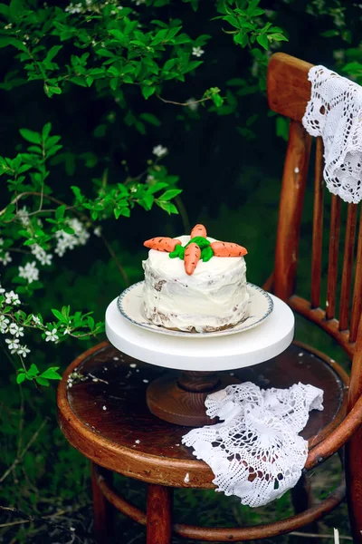 Wortel Met Cream Cheese Frosting Tuin Selectieve Focus — Stockfoto