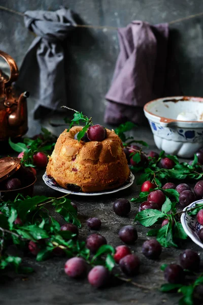 Pruimen Zure Room Cake Stijl Rustiek Selectieve Focus — Stockfoto