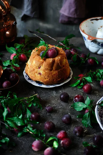 Erikli Ekşi Kremalı Pasta Seçici Odak — Stok fotoğraf