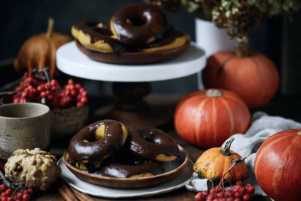 Pączki Dyniowe Nutella Glazury Styl Vintage Selective Ostrości — Zdjęcie stockowe