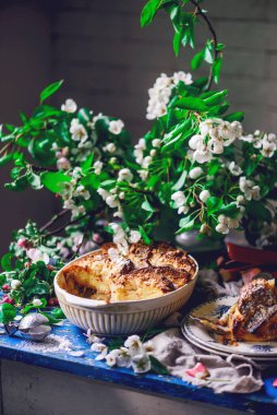 Rubarb ekmekli puding. Klasik. seçici odak