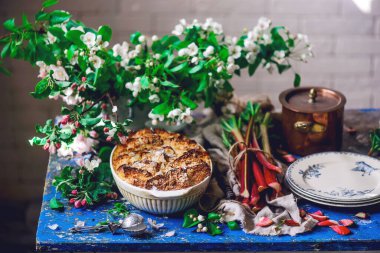 Rubarb ekmekli puding. Klasik. seçici odak