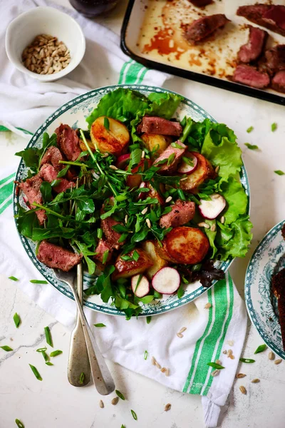 Salat Mit Lamm Und Kartoffel Stil Rustikal Selektiver Fokus — Stockfoto