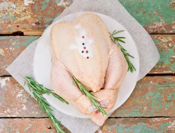 Poulet frais et brut de ferme — Photo