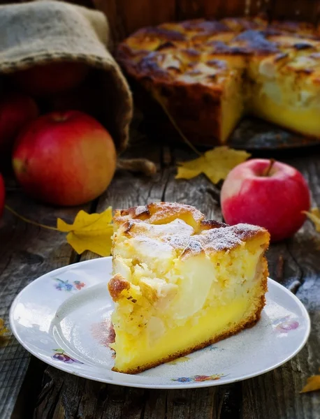 Torta di panna acida di mele — Foto Stock