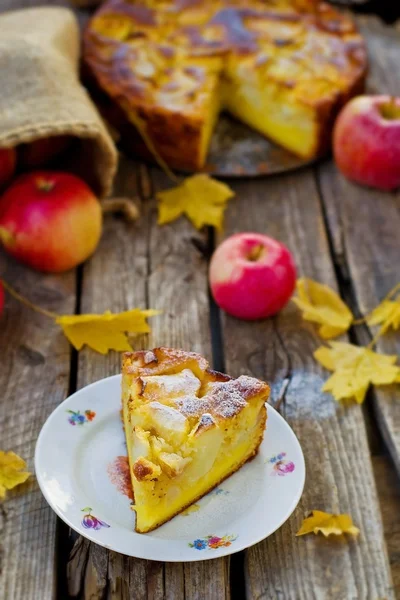 Torta di panna acida di mele — Foto Stock