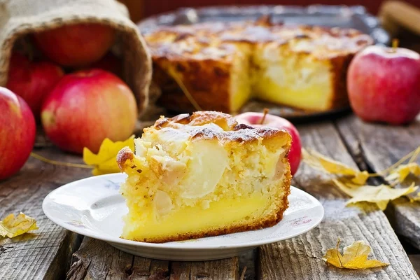 Torta di panna acida di mele — Foto Stock