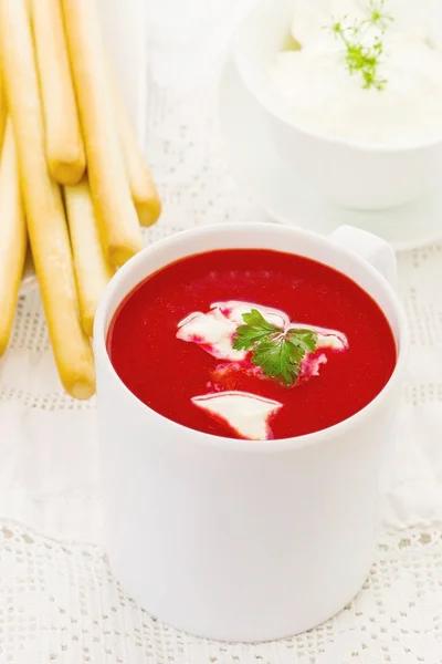 ビーツとクリーミー トマト スープをダイエットします。 — ストック写真